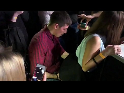 ❤️ Sèks reyèl nan yon nayklib Ris. Ti fi Ris 18-zan nan anus la ak vajen foutu nan yon nayklib ❤ Porno nan pònografi ht.pornodil.ru ️❤